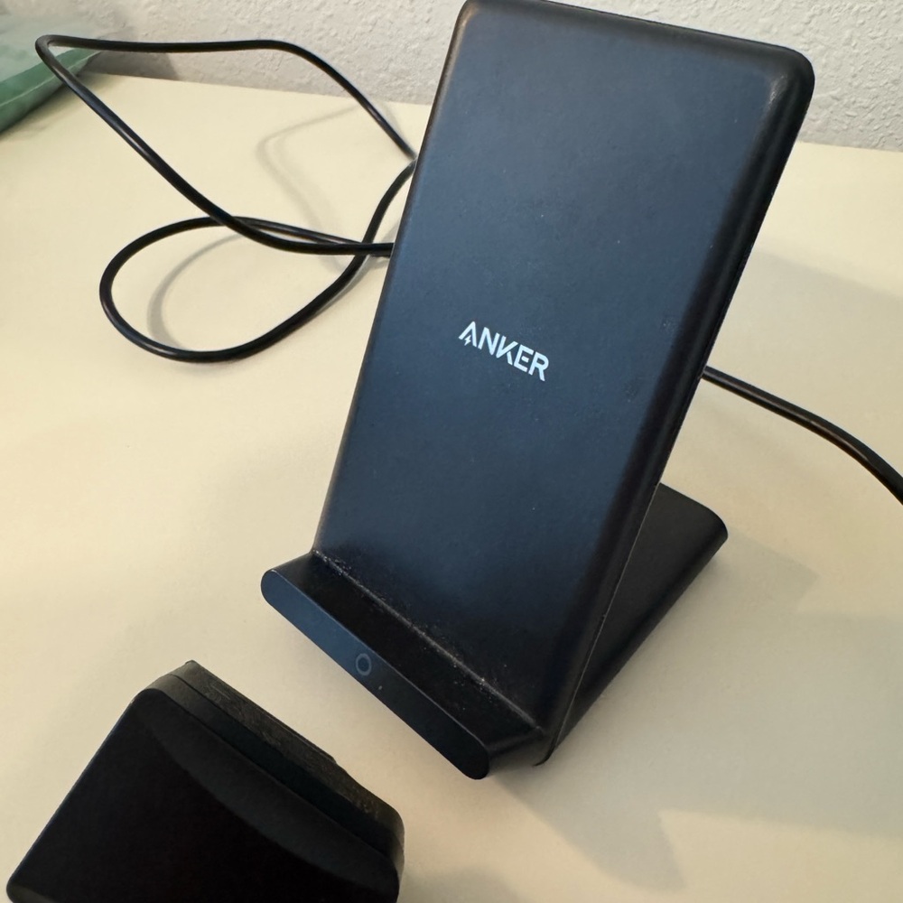 EUC Anker Black Wireless Charging Stand